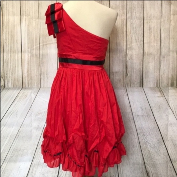 One Shoulder Dress with Black Ribbon detail - Picture 5 of 7